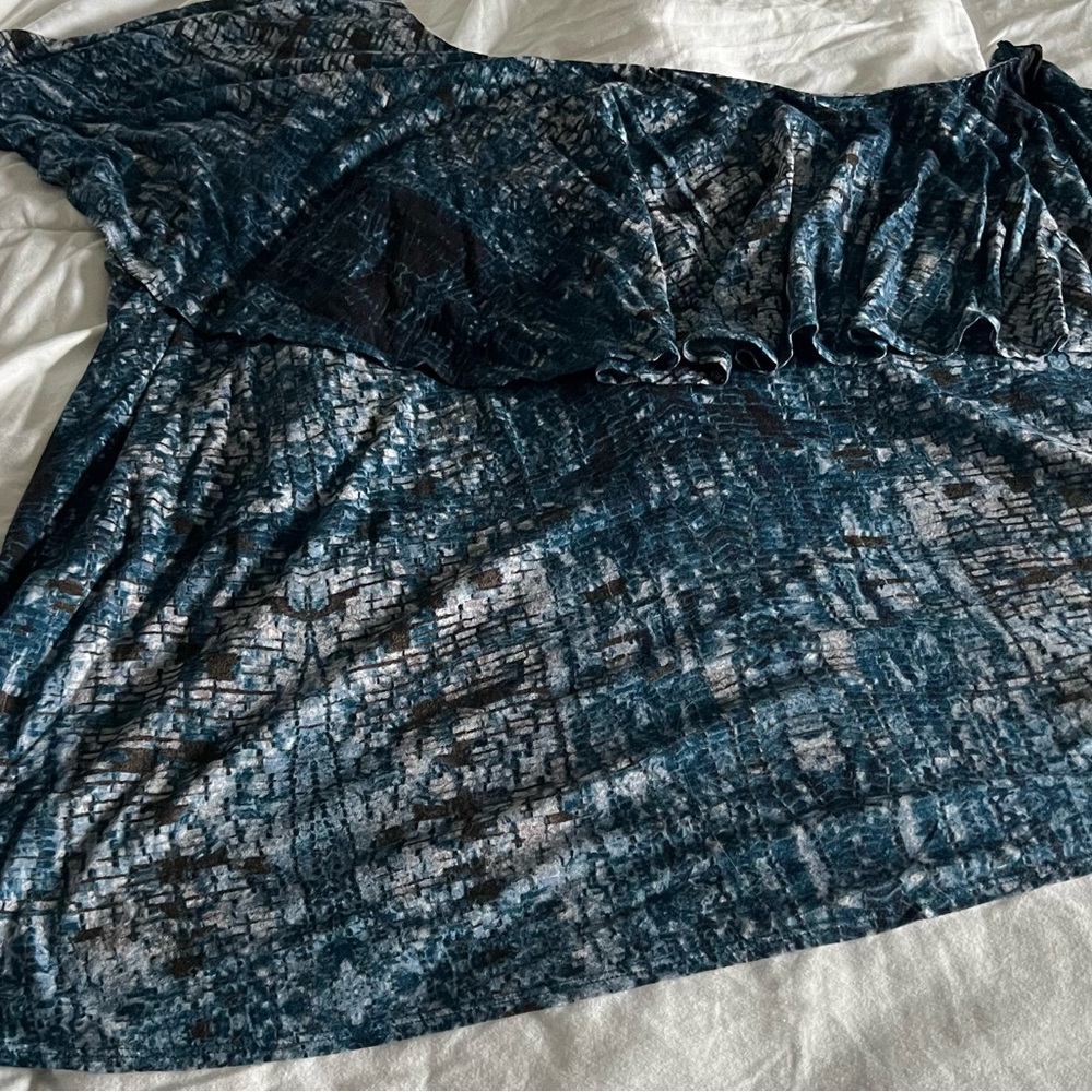 Jennifer Lopez Blue and Gray Textured Top